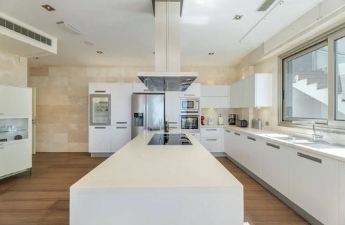 San Eugenio Villa | Heated Pool, Elevator, Gym, Sauna, Jacuzzi, Air Con - ALL included in the price