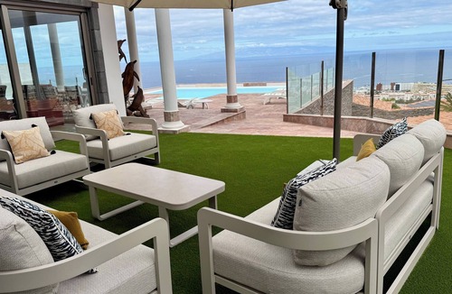 San Eugenio Villa | Heated Pool, Elevator, Gym, Sauna, Jacuzzi, Air Con - ALL included in the price