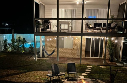 Sanctuary Point House | Heated Pool, Fireplace, Games Room & Pet Friendly!