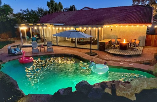 Meadows House | Heated Pool + Fun Outdoor Oasis! Cozy Family Friendly house in Gilbert near Mesa