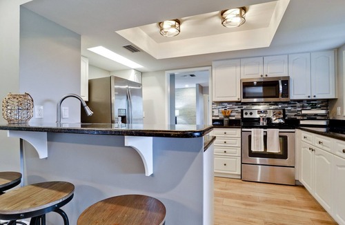 Trailer Estates House | Heated Pool + Game Room + Sleeps 12 +12 min Beach