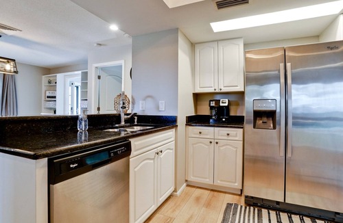 Trailer Estates House | Heated Pool + Game Room + Sleeps 12 +12 min Beach