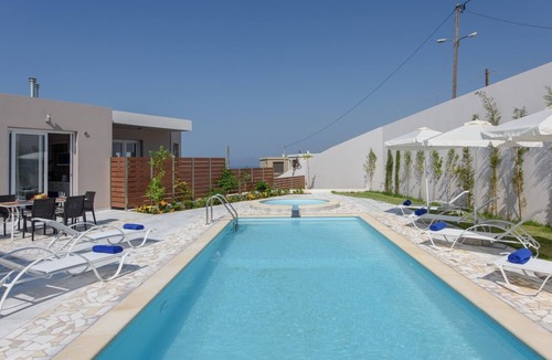 Kato Stalos Villa | Heated pool + Hydromassage ★ 500mt to beach ★ Sea view ★ Walk to market/restaurants/bar
