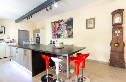 Monbazillac Villa | Heated pool, jacuzzi, vineyard views. Walk to restaurant, market, wine tasting.
