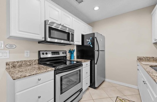 Largo House | Heated Pool Oasis | Screened Lanai + TV | Fire Pit