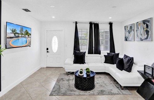 Ives Estates House | Heated Pool, Pool table, Fire pit, Stadium Home