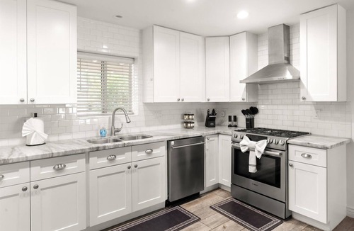 Rancho Ventura House | Heated Pool Resort, Putting Green, Outdoor TV - Holiday Home