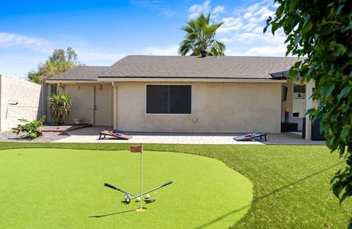 Rancho Ventura House | Heated Pool Resort, Putting Green, Outdoor TV - Holiday Home