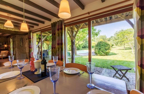 Pardaillan Villa | Heated pool, single-storey, rural location. Near restaurants and historic towns
