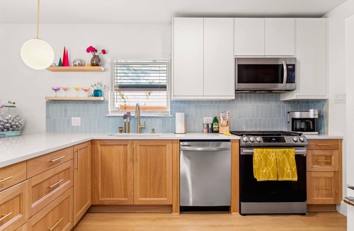 Hancock House | Heated Pool-Sleeps 10-Fire Pit- 2miles Downtown!