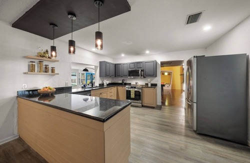 Bradenton Villa | Heated Pool Sleeps 32 Pickle/Bball Theater