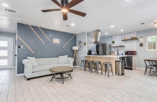 Austin House | Heated Pool/Spa/Billiard Table/Shuffleboard/BBQ
