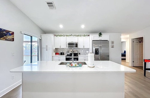 Orlando House | Heated Pool & Spa | King Suite| 13 Min to Disney