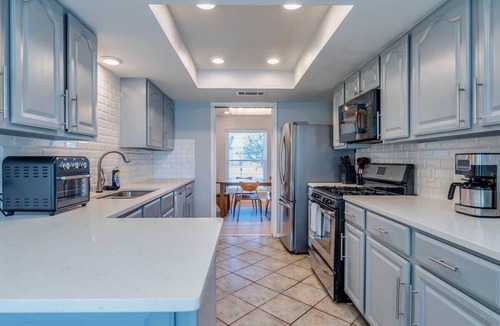 North Austin Civic Association House | Heated Pool/Spa/Mini Golf/Billiard/BBQ/Shuffleboard/Foosball