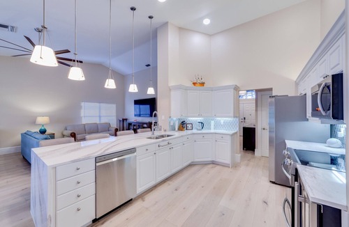 North Naples House | Heated Pool & Spa, Minutes from Beaches, Fifth Avenue, Mercato, and Water side.
