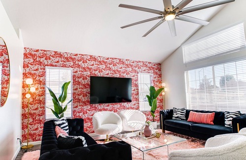 Country Meadows House | Heated Pool. Stadiums- Putting Green- Sparkling Pool