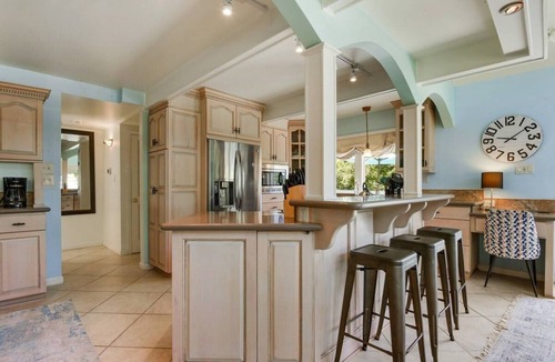 Henderson Point House | Heated Pool! The Petite Retreat in The Pass