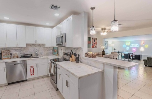Driftwood Villa | Heated Pool - Trampoline - Miami - Ft. Lauderdale - Hard Rock Casino