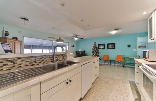 Beau Rivage Shores House | Heated pool, Very Kid and Dog Friendly & steps to the beach