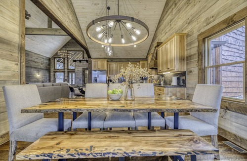 Mineral Bluff Cabin | Heated Pool, Views, Sauna & Cold Plunge, 5 Kings, Hot Tub, Peloton & Playground