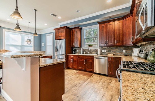 Lincolnville House | Heated POOL, Walk DT, Food, mins to beach, foosball/games, private yard pets👍