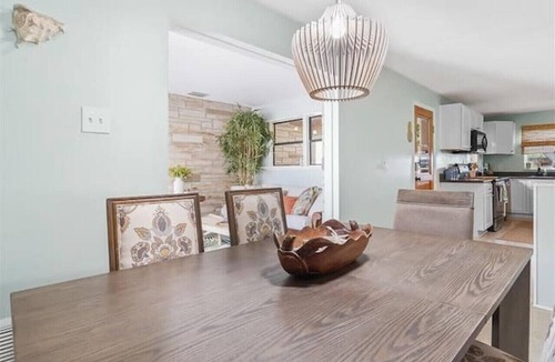 Historic Downtown Melbourne House | Heated Pool, Walk Downtown- Palm Paradise