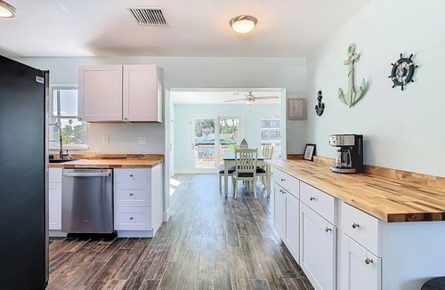 Spring Hill House | Heated Pool Waterfront Private Beach Dock Kayaks Grill Firepit SUN