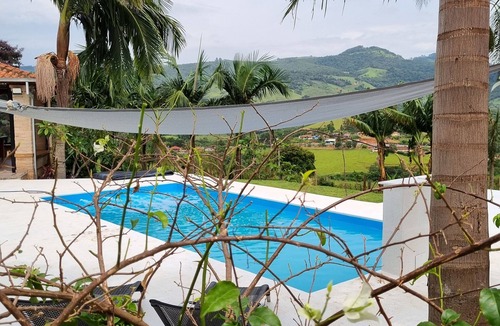Itapeva Cottage | Heated Pool, Waterfall, 4 Bedrooms, 120km from SP, near Monte Verde
