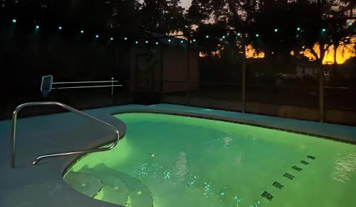 Palm Harbor House | Heated Pool with Lanai- 10min from Beach- Lots of amenities
