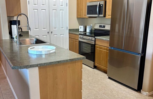 Parkwood Ranch Condo | Heated Pools, King Bed, Fast Wi-Fi – Gated East Mesa 2BR Condo with Balcony