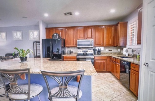 Villago House | Heated Private Pool BBQ Pet/Kid Friendly Playground