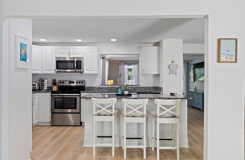 West Bradenton House | Heated Salt Pool & Spa + Large Fenced Yard+Firepit+GameRoom+ AMI Beaches