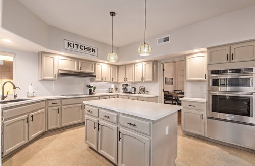 Foothills House | Heated Saltwater Pool, 4 King Beds, Putt Gr, 360 Mt Views, Game Rm, Sleeps 11