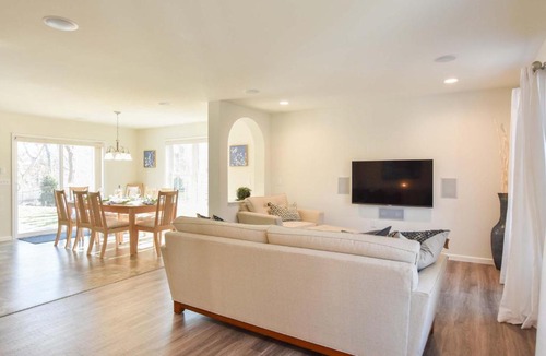 Eastham House | Heated Saltwater Pool Hot Tub