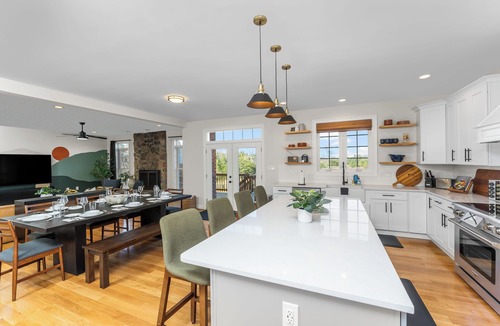 Culpeper House | Heated Saltwater Pool~Huge Arcade~Theater~100" TV~Hot Tub~King Beds
