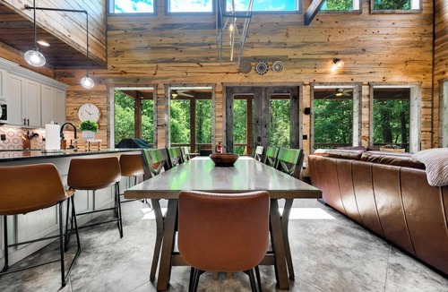 Broken Bow Cabin | HeatedPool/Creek/PlaySet/ArcadeGames/Slide/HotTub