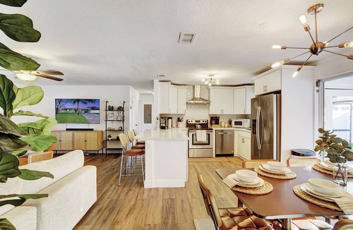 Garden Isles House | HeatedPool Hottub FreeParking PetFriendly 2.5miles Beach!