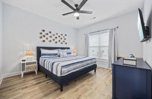 North Myrtle Beach House | HeatedPoolOasis, 2MinWalk2Beach, BeachGear, Golf