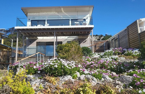 Doctors Rocks House | Heathcliff1 Luxury Couples Retreat with stunning views
