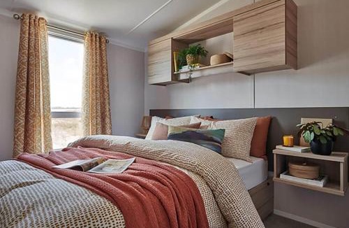Bishop Auckland House | Heather View Essential Clover Caravan Pet 1