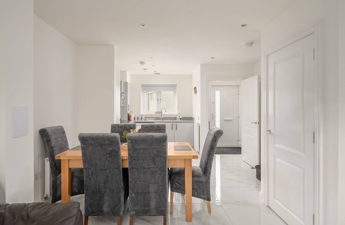 Dalkeith House | Heather Way Modern 4 Bedroom House - Mayfield, Dalkeith