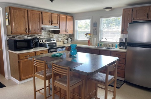 Westerly Apartment | HEATHERS ON HIGH STREETnKing Bed and Twin Bed