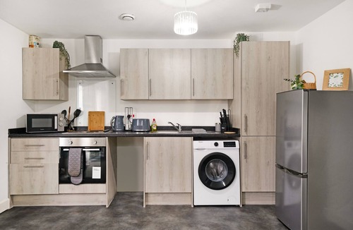 George Green Apartment | Heathrow Gateway Apartments with Private Parking53