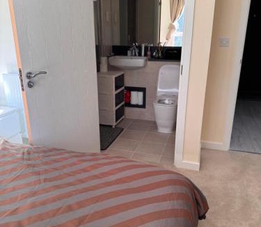 Botwell Apartment | Heathrow Hayes