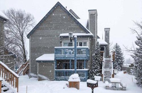 Craigleith House | Heavenly Hideaway Ski-In-Out Pool Shuttle