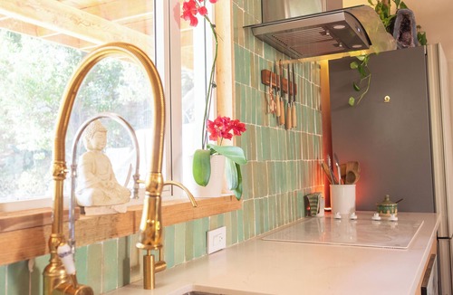Topanga House | Heavenly Tree Spa - Treehouse Crystal Spa in Topanga Canyon