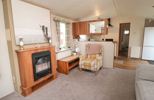 Morpeth Cottage | HEDGEHOG RETREAT, pet friendly, with hot tub in Felton