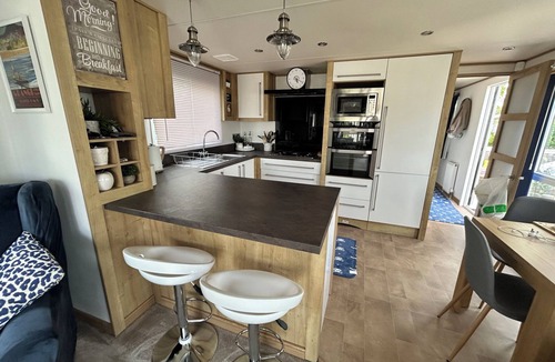 Flookburgh Cottage | HEDGEROW LODGE, family friendly, with a garden in Grange-Over-Sands