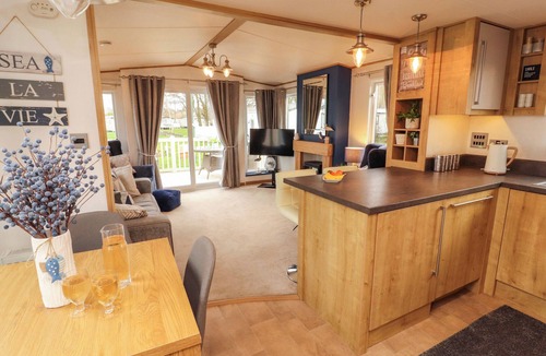 Flookburgh Cottage | HEDGEROW LODGE, family friendly, with a garden in Grange-Over-Sands