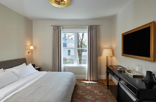 Downtown Hotel | Heights House Hotel